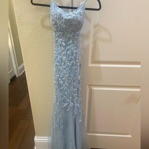 Elegant Lace Fabric with Floral Design